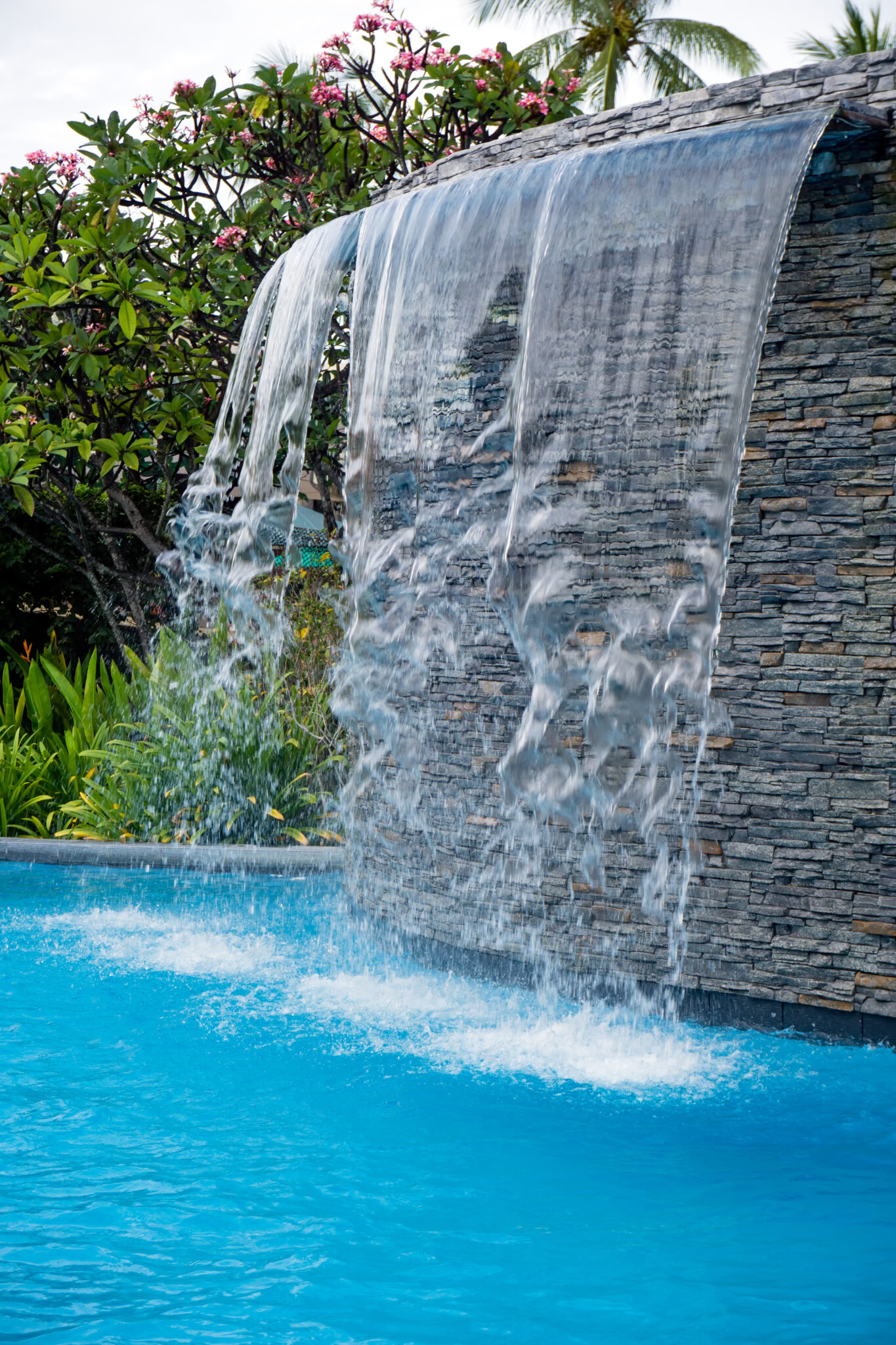 Waterfall,In,The,Swimming,Pool